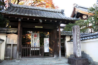 Illustration for article titled Bad Tourists Lead to Photography Ban at Japanese Temples